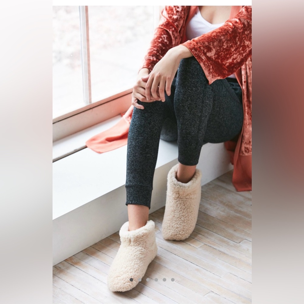UGG Amary Slipper Size 8